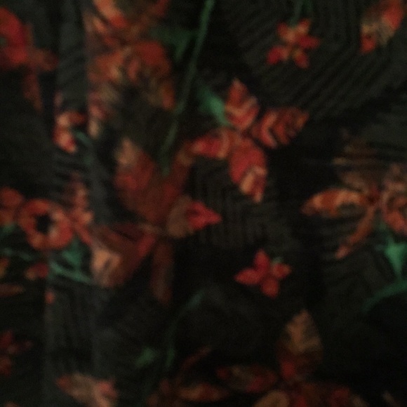 Lightweight cover/sweater - Picture 2 of 4